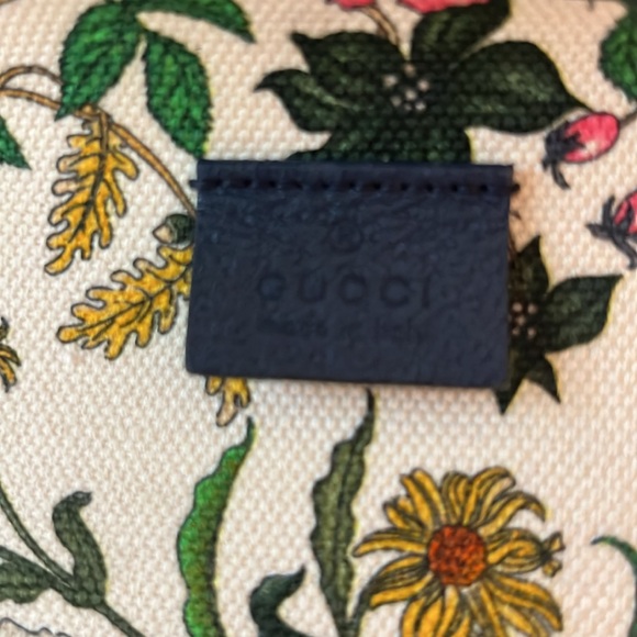Gucci Flora Canvas Tote with Navy Leather Trim - Picture 15 of 16
